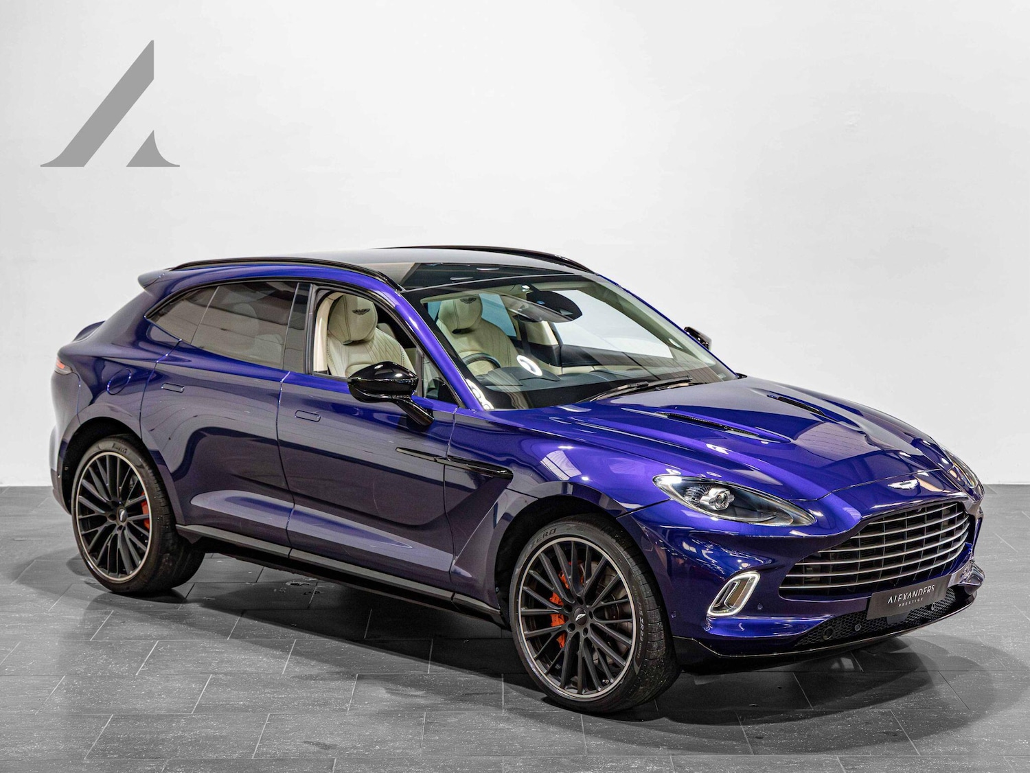 Used Aston Martin DBX for sale - 76476466: Photo 1