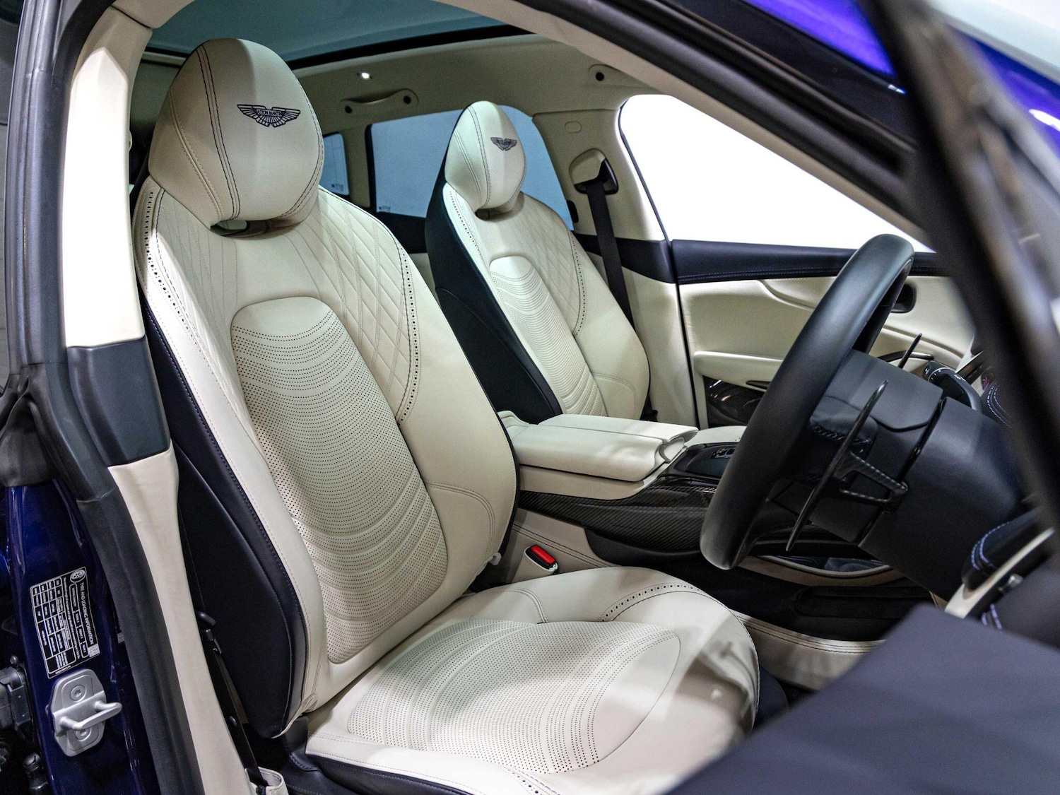 Used Aston Martin DBX for sale - 76476466: Photo 2