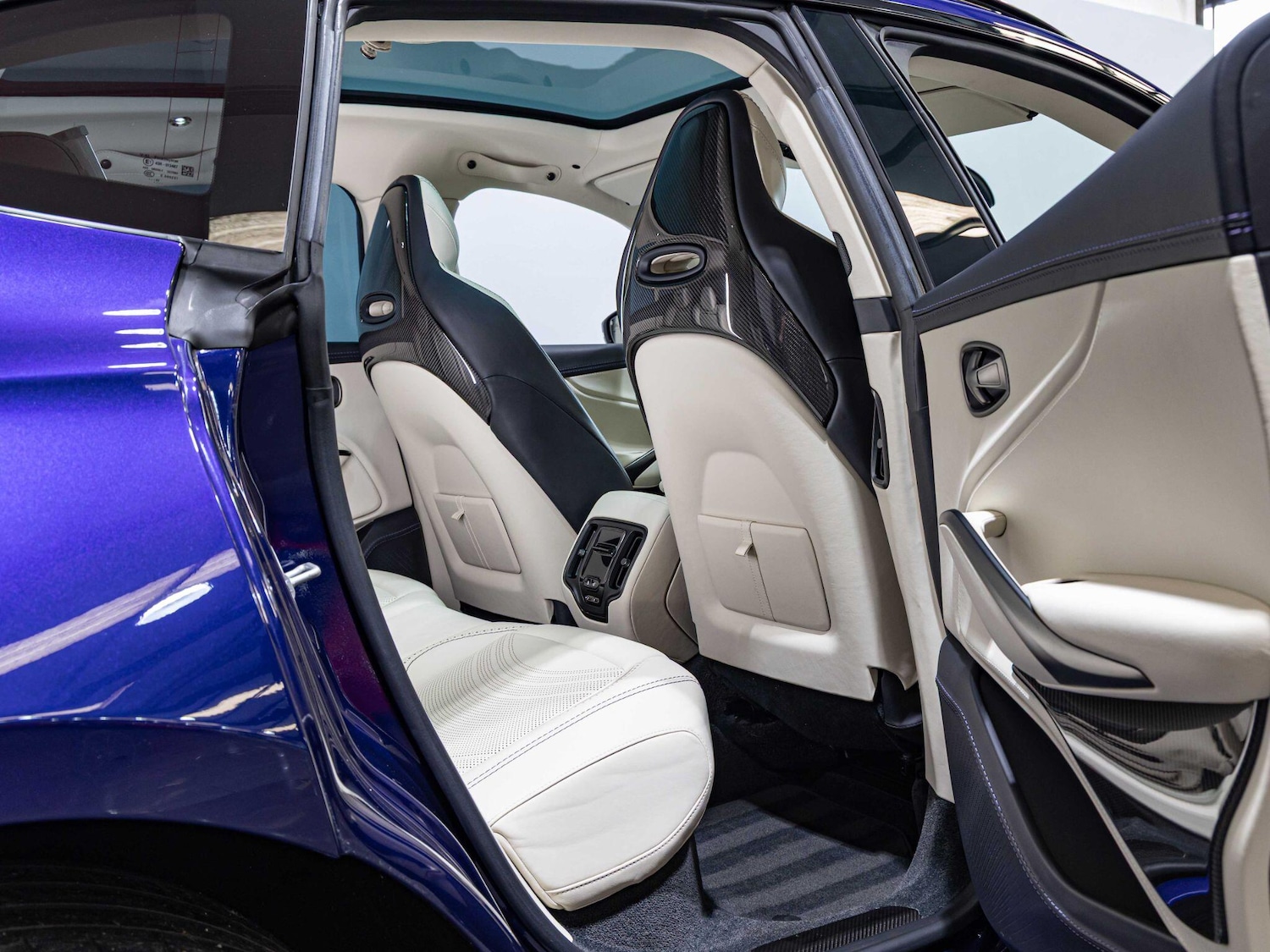 Used Aston Martin DBX for sale - 76476466: Photo 30