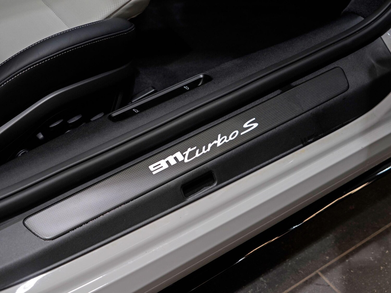 Used Porsche 911 for sale - 77823640: Photo 27