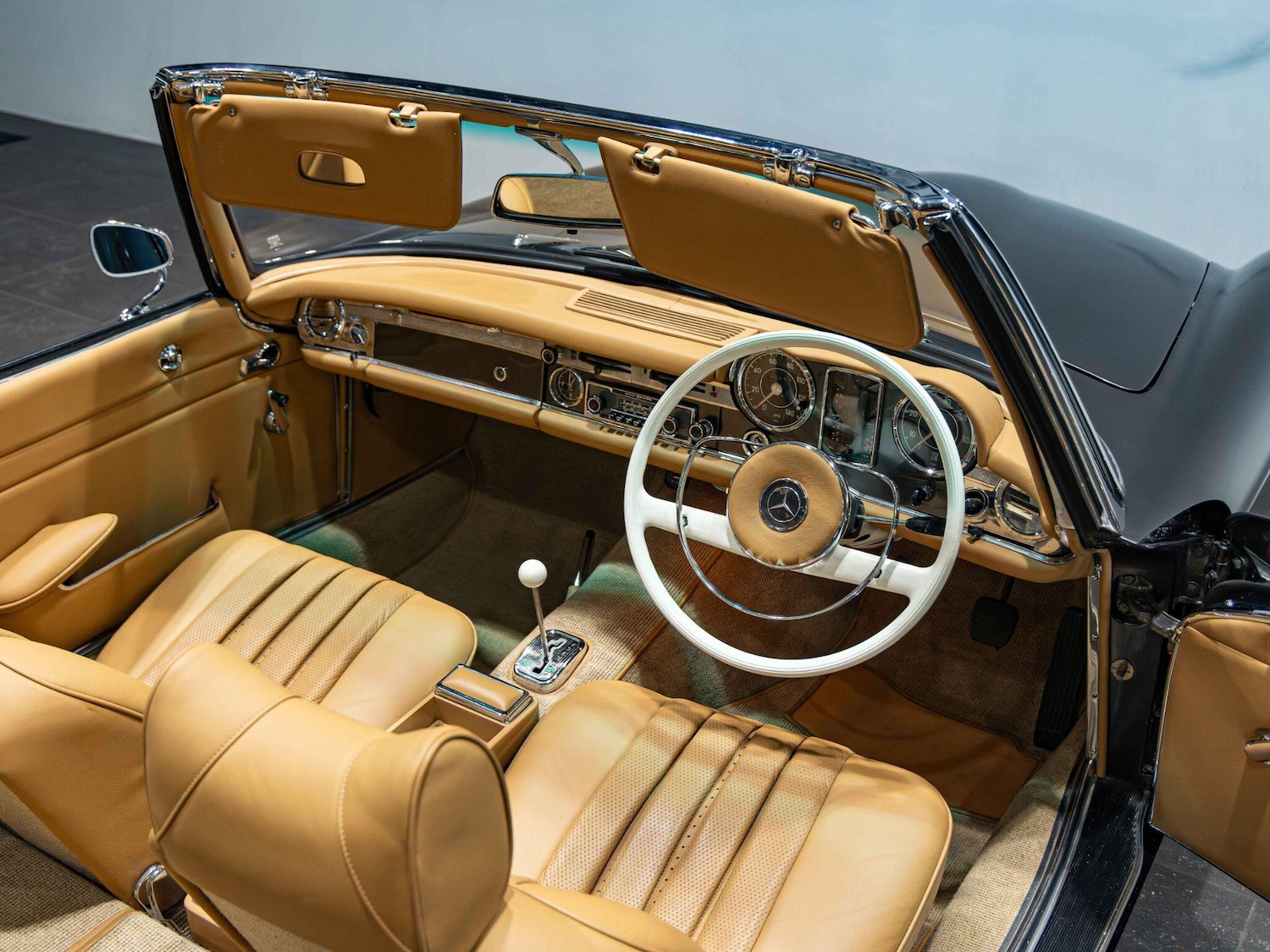 Used Mercedes-Benz 230 SL 1967 for sale - 77017037: Photo 4