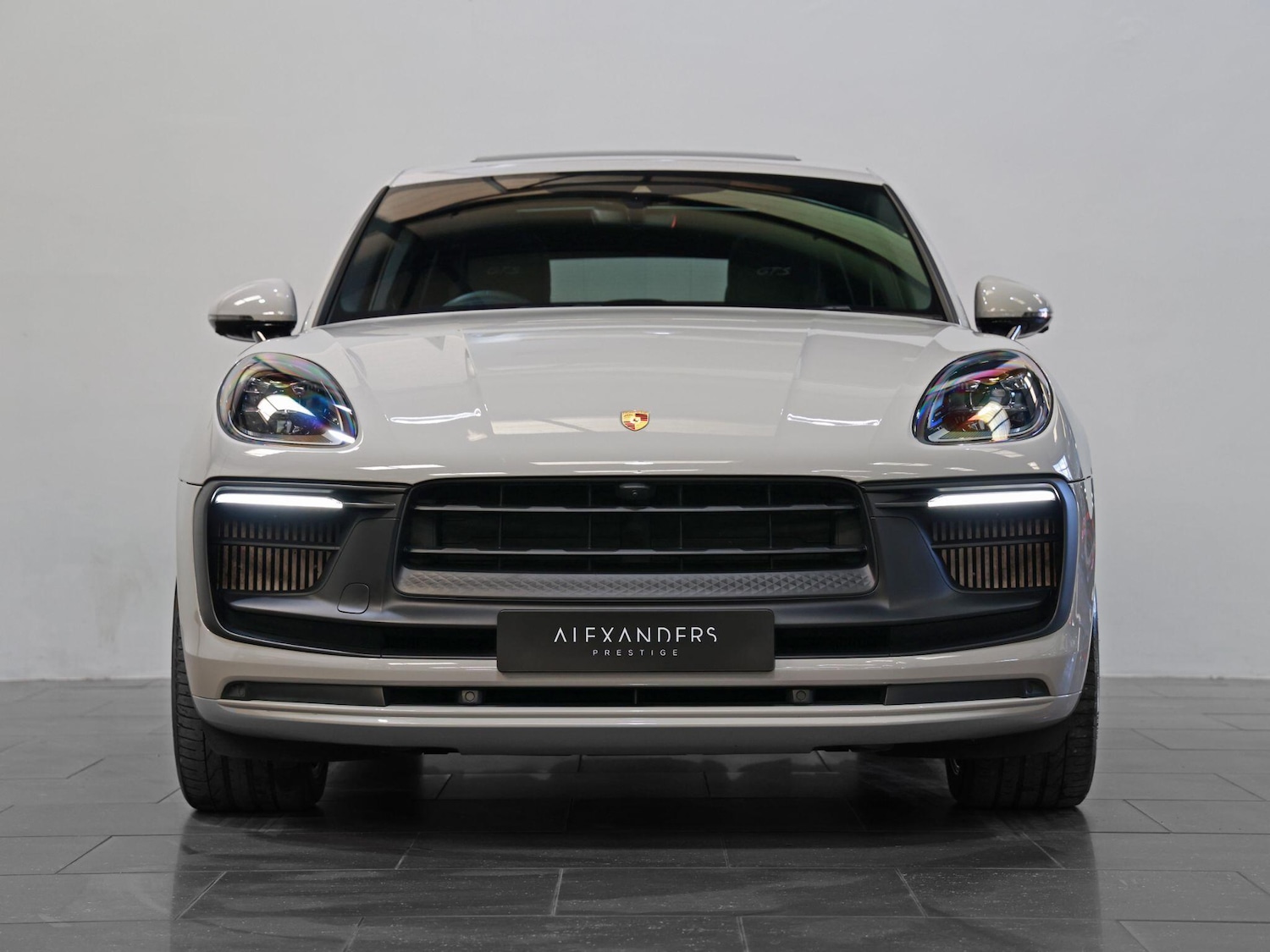 Used Porsche Macan 2023 for sale - 76360264: Photo 10