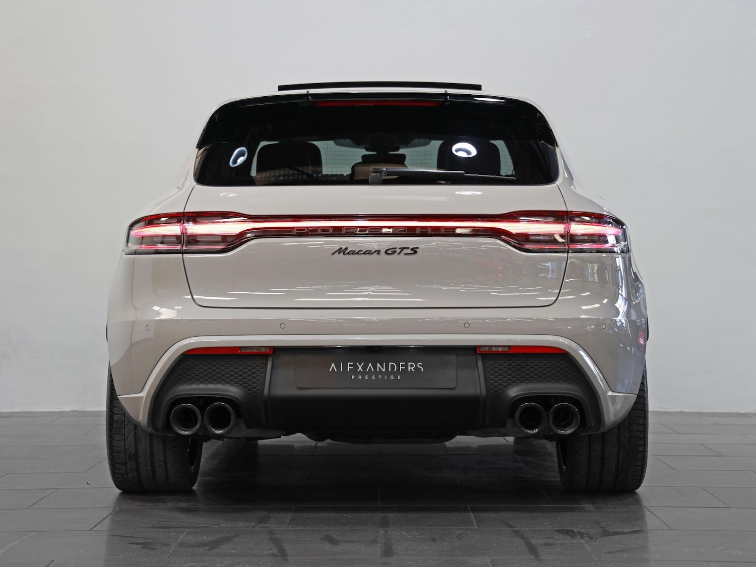 Used Porsche Macan 2023 for sale - 76360264: Photo 11