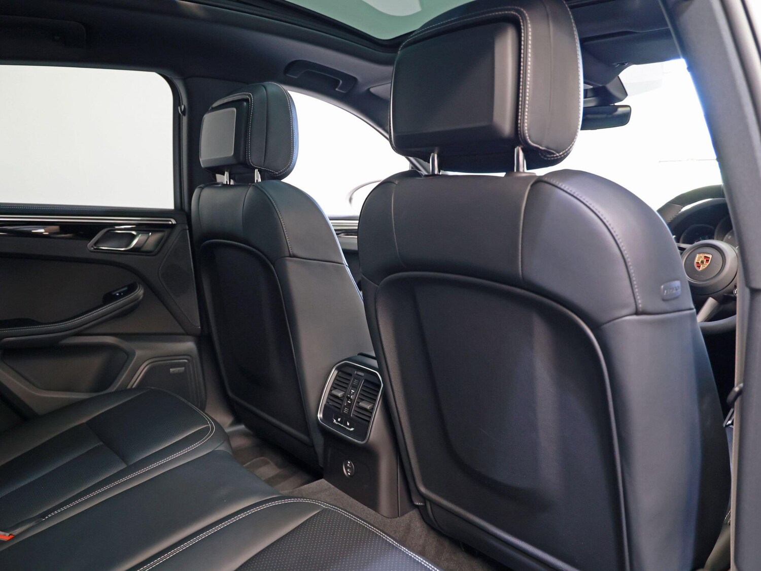 Used Porsche Macan 2023 for sale - 76360264: Photo 33