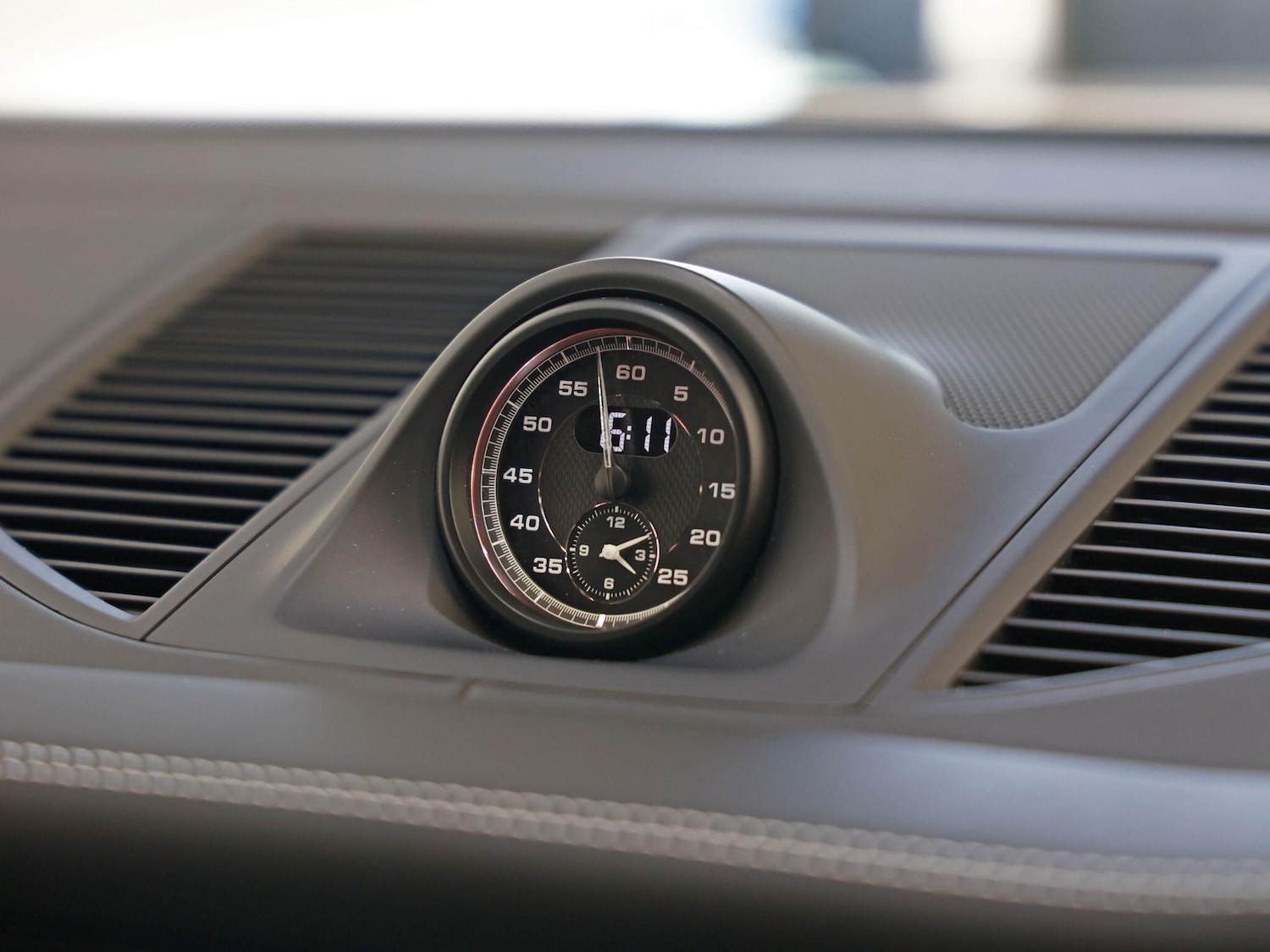 Used Porsche Macan 2023 for sale - 76360264: Photo 4