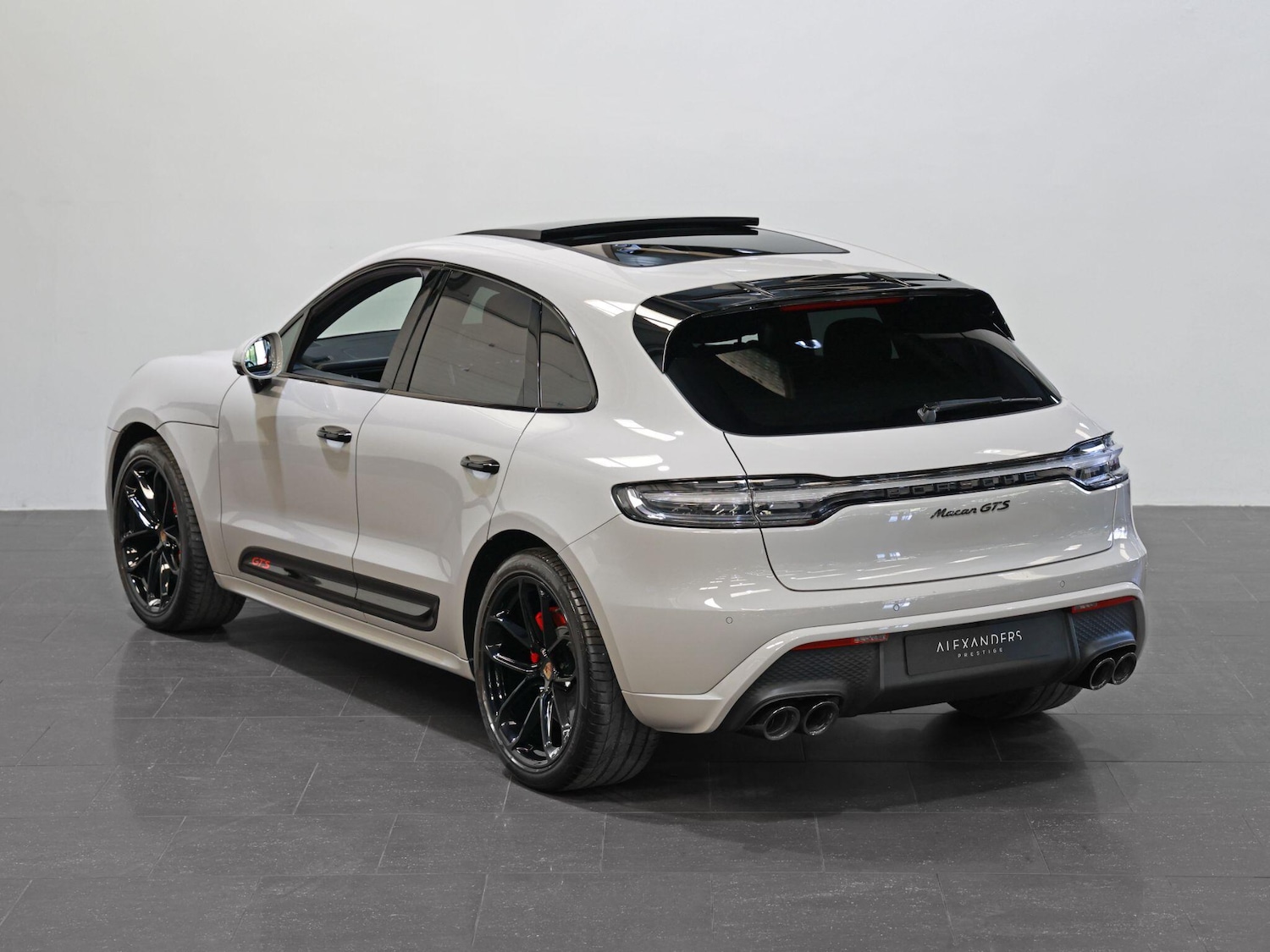 Used Porsche Macan 2023 for sale - 76360264: Photo 5