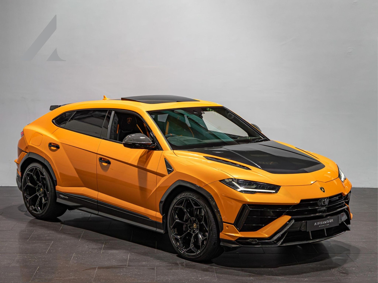 Used Lamborghini Urus 2023 for sale - 76122523: Photo 1