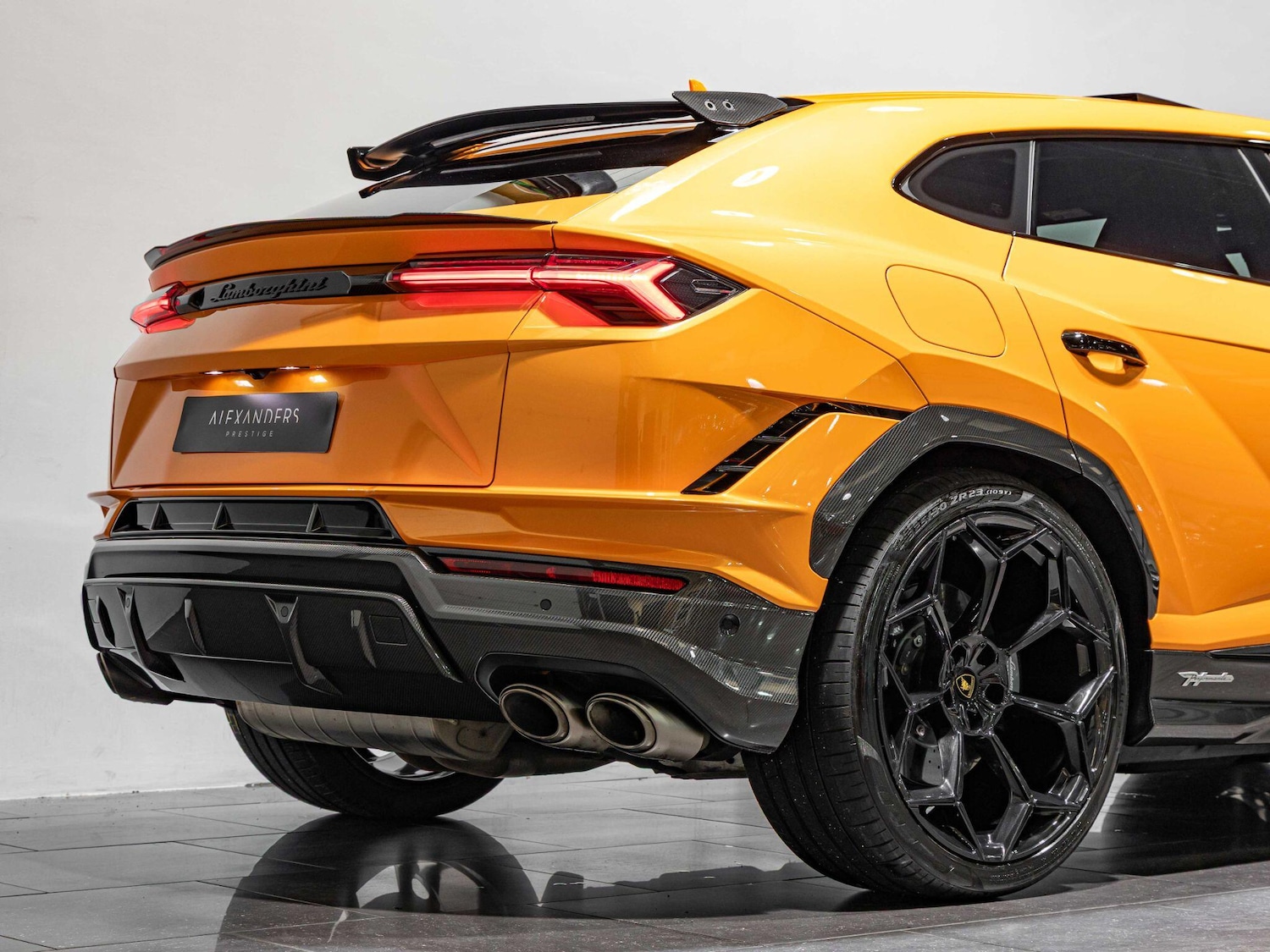 Used Lamborghini Urus 2023 for sale - 76122523: Photo 13