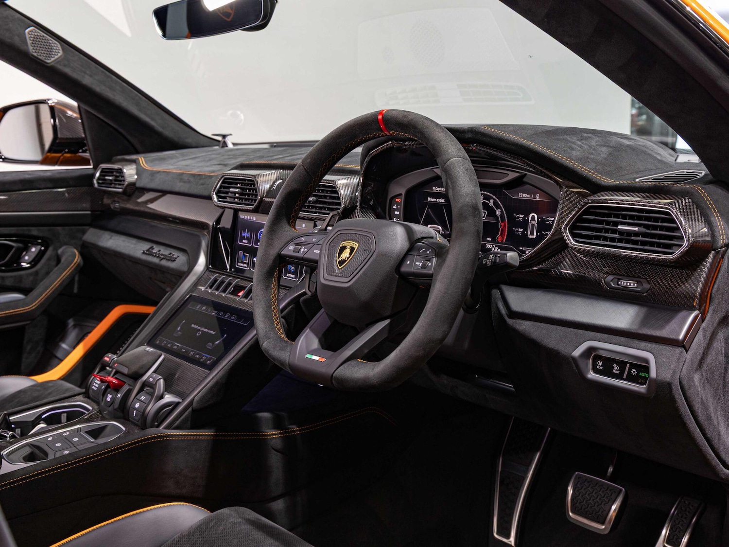 Used Lamborghini Urus 2023 for sale - 76122523: Photo 24