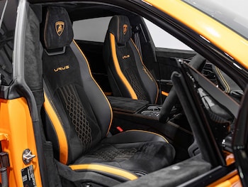 Used Lamborghini Urus 2023 for sale - 76122523: Photo 2