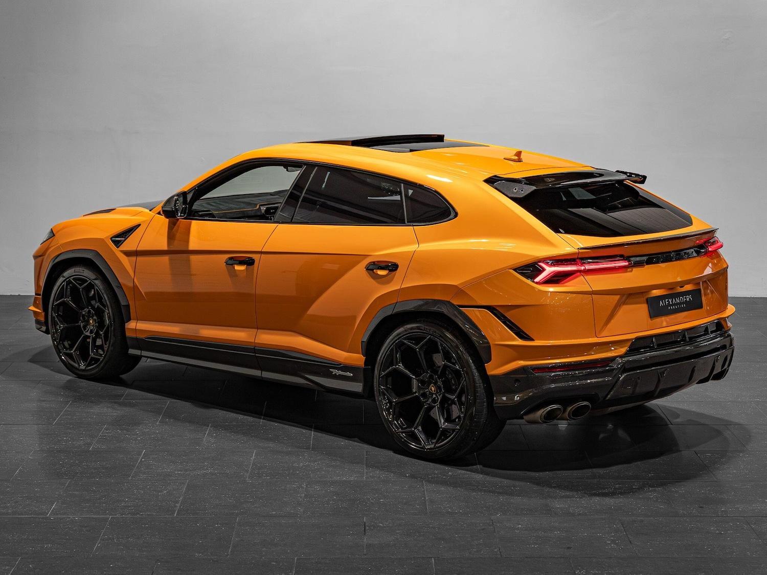 Used Lamborghini Urus 2023 for sale - 76122523: Photo 5