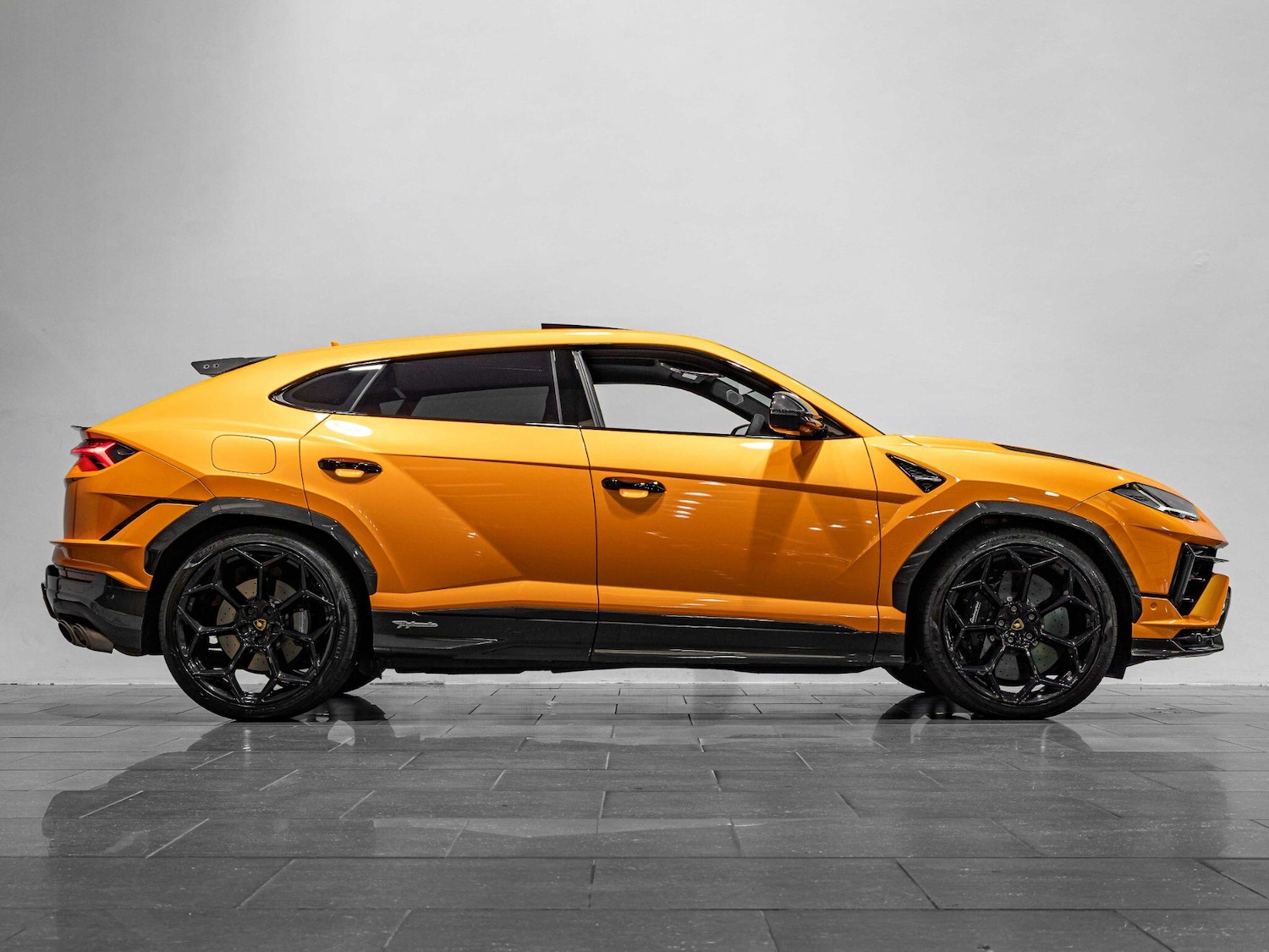Used Lamborghini Urus 2023 for sale - 76122523: Photo 6