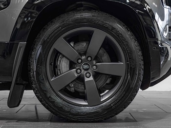 Used Land Rover Defender 90 2024 for sale - 76409287: Photo