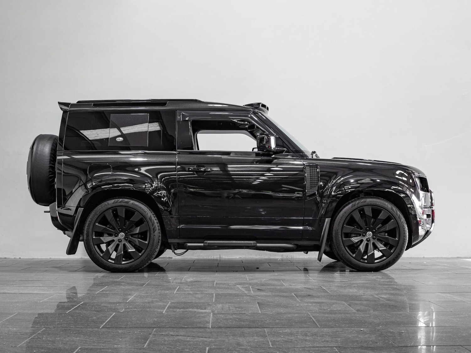 Used Land Rover Defender 2022 for sale - 76771833: Photo 2