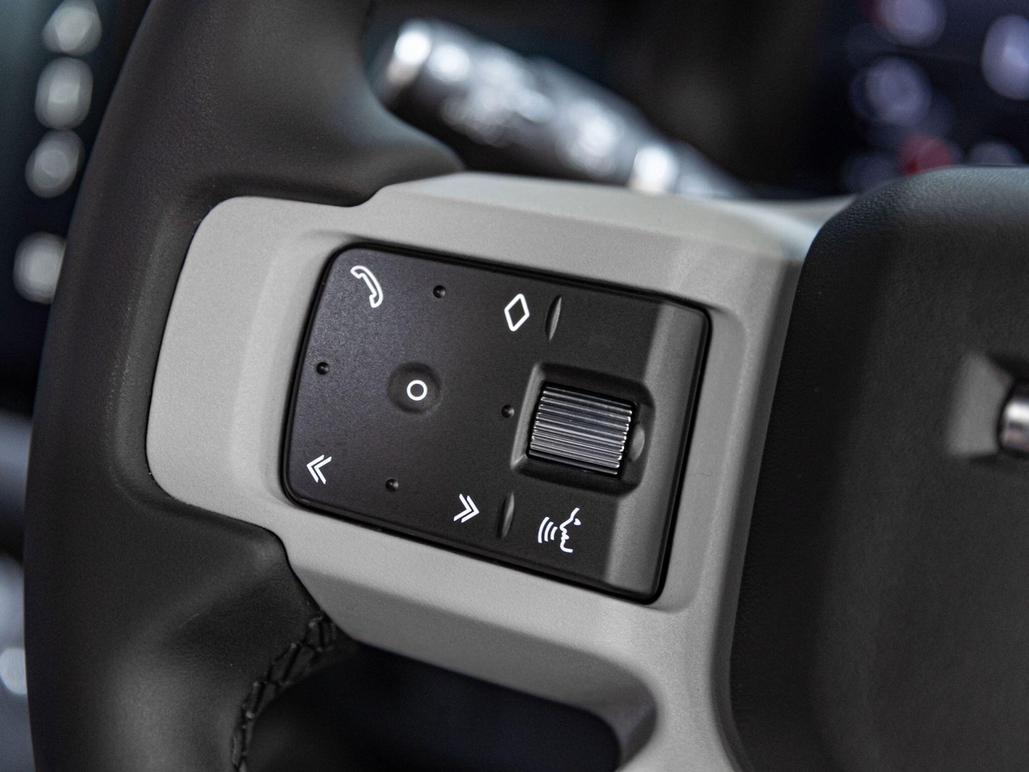 Used Land Rover Defender 2022 for sale - 76771833: Photo 9