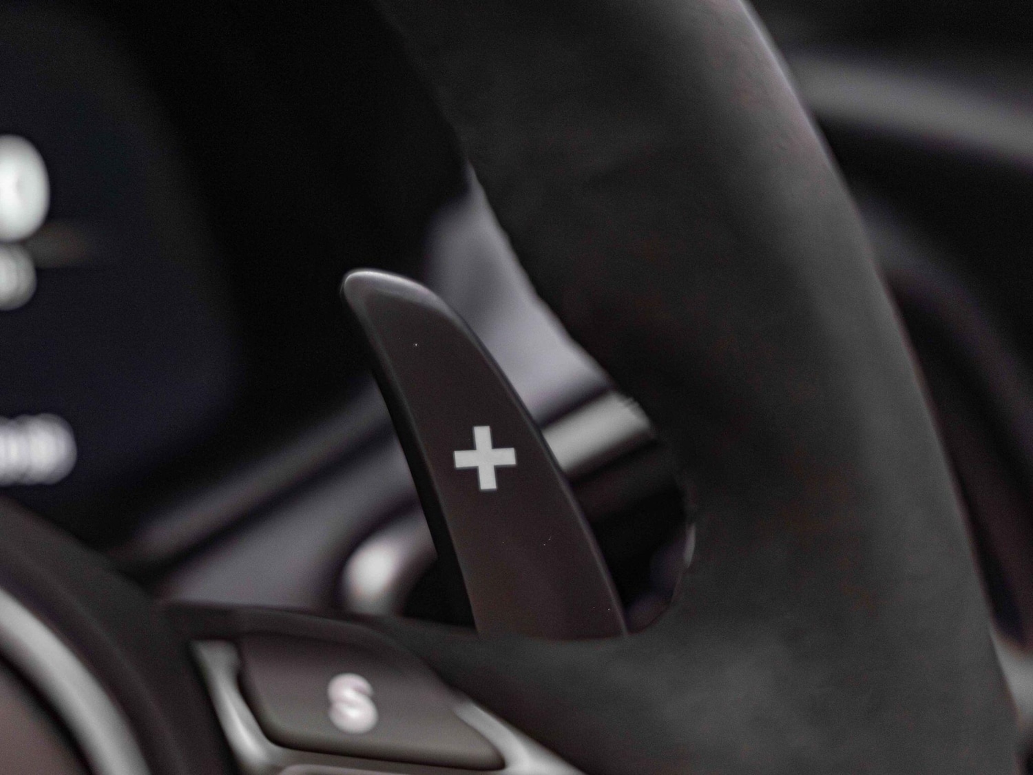 Used Aston Martin DBS 2022 for sale - 76994048: Photo 11