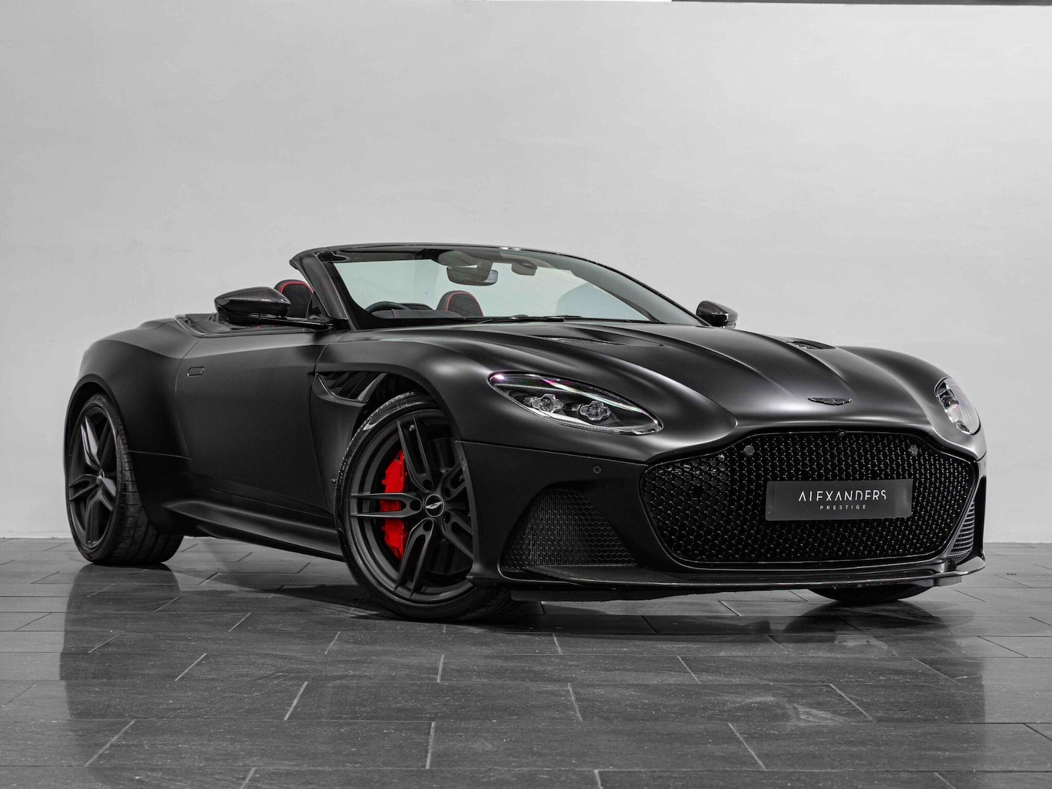 Used Aston Martin DBS 2022 for sale - 76994048: Photo 15