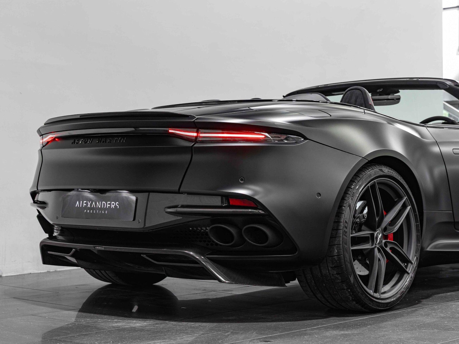 Used Aston Martin DBS 2022 for sale - 76994048: Photo 22