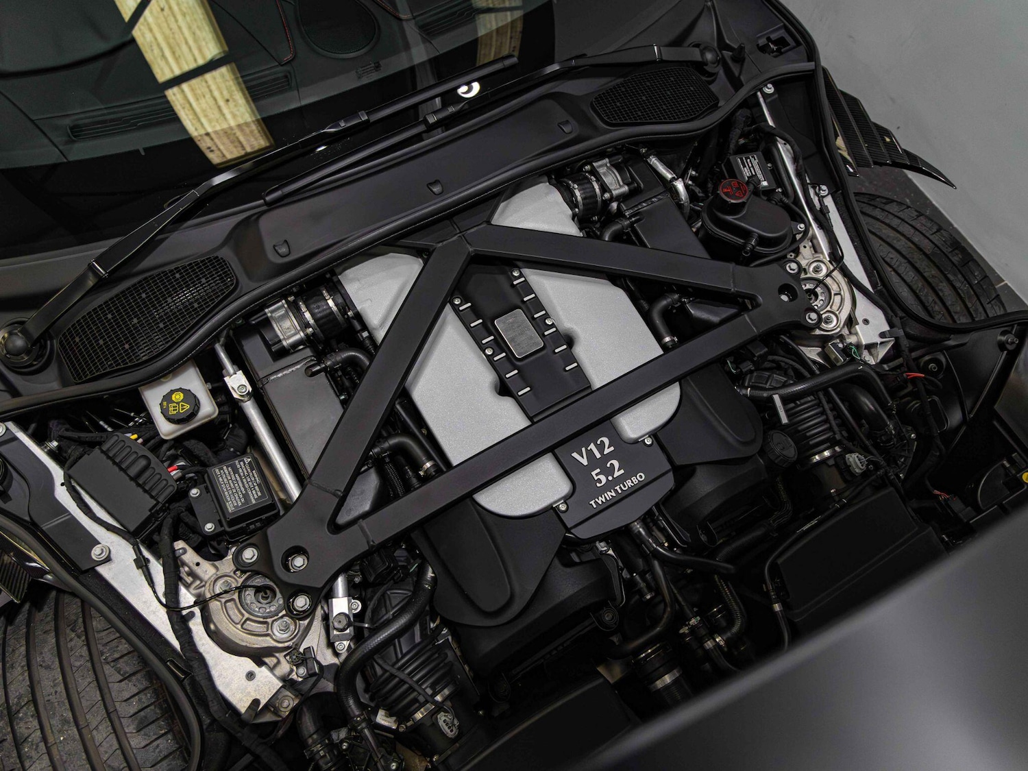 Used Aston Martin DBS 2022 for sale - 76994048: Photo 26