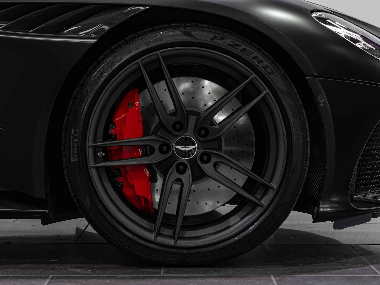 Used Aston Martin DBS 2022 for sale - 76994048: Photo 3