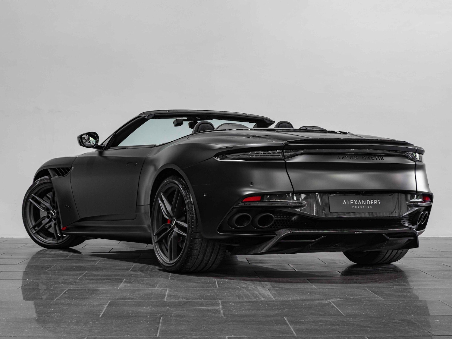 Used Aston Martin DBS 2022 for sale - 76994048: Photo 31