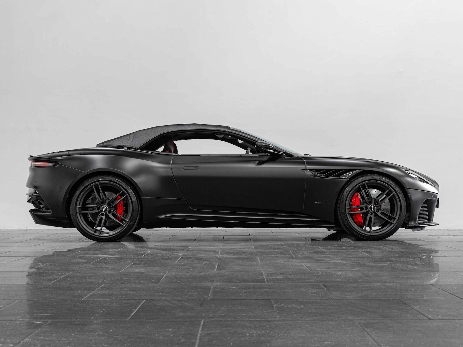 Used Aston Martin DBS 2022 for sale - 76994048: Photo 5