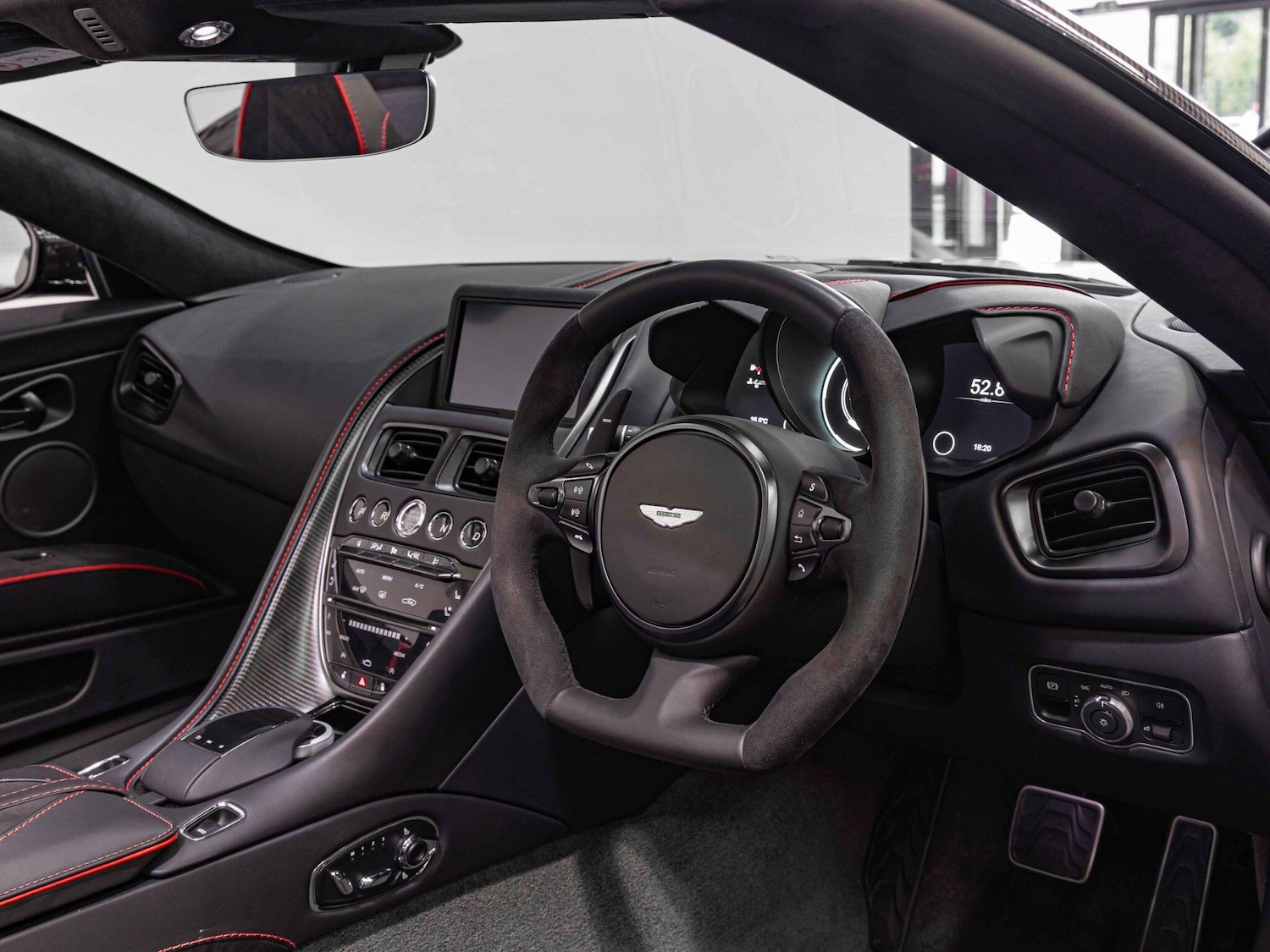 Used Aston Martin DBS 2022 for sale - 76994048: Photo 7