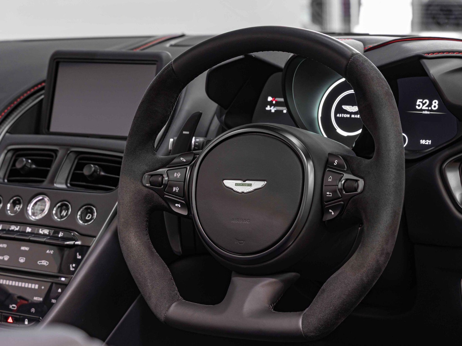 Used Aston Martin DBS 2022 for sale - 76994048: Photo 8