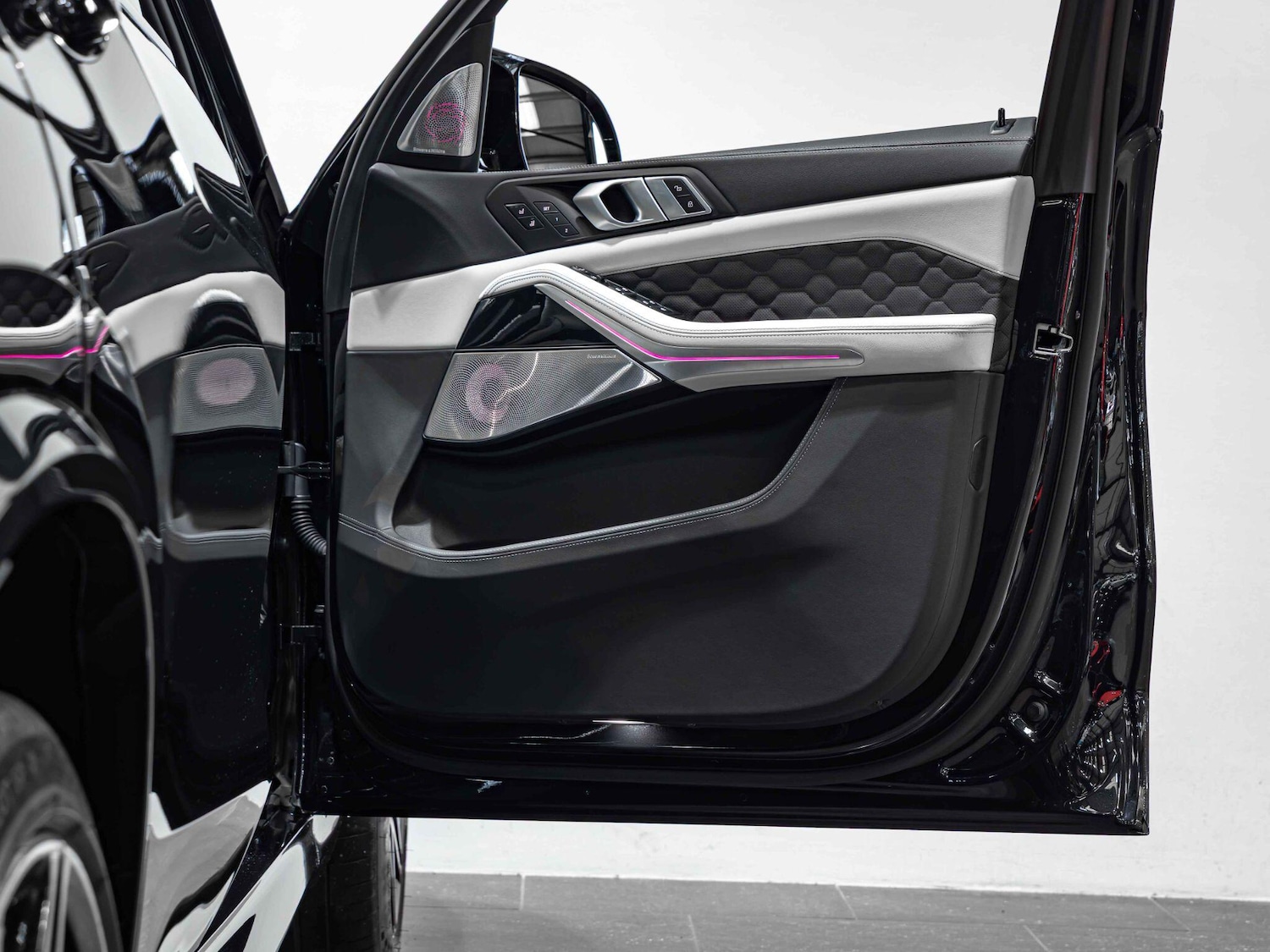 Used BMW X5 M 2024 for sale - 77696328: Photo 25