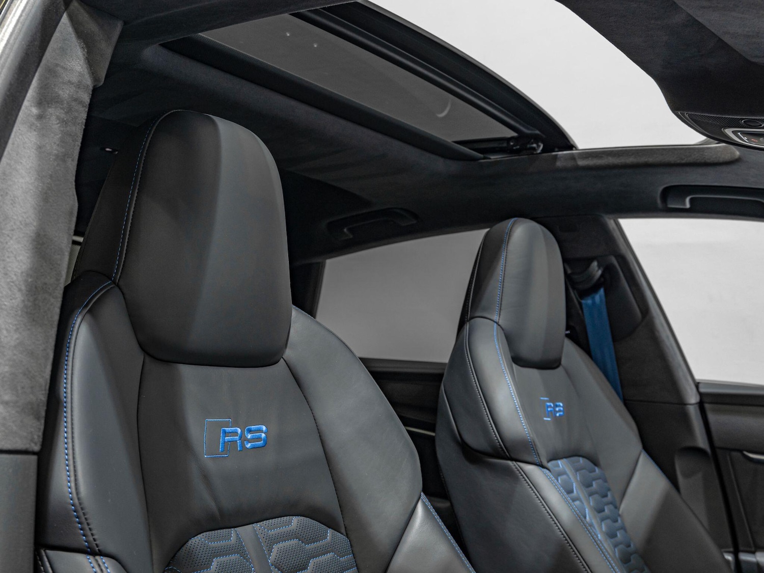 Used Audi RS7 2024 for sale - 76993465: Photo 2