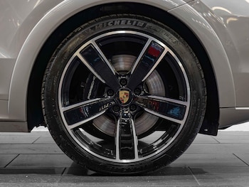 Used Porsche Cayenne 2022 for sale - 77156312: Photo