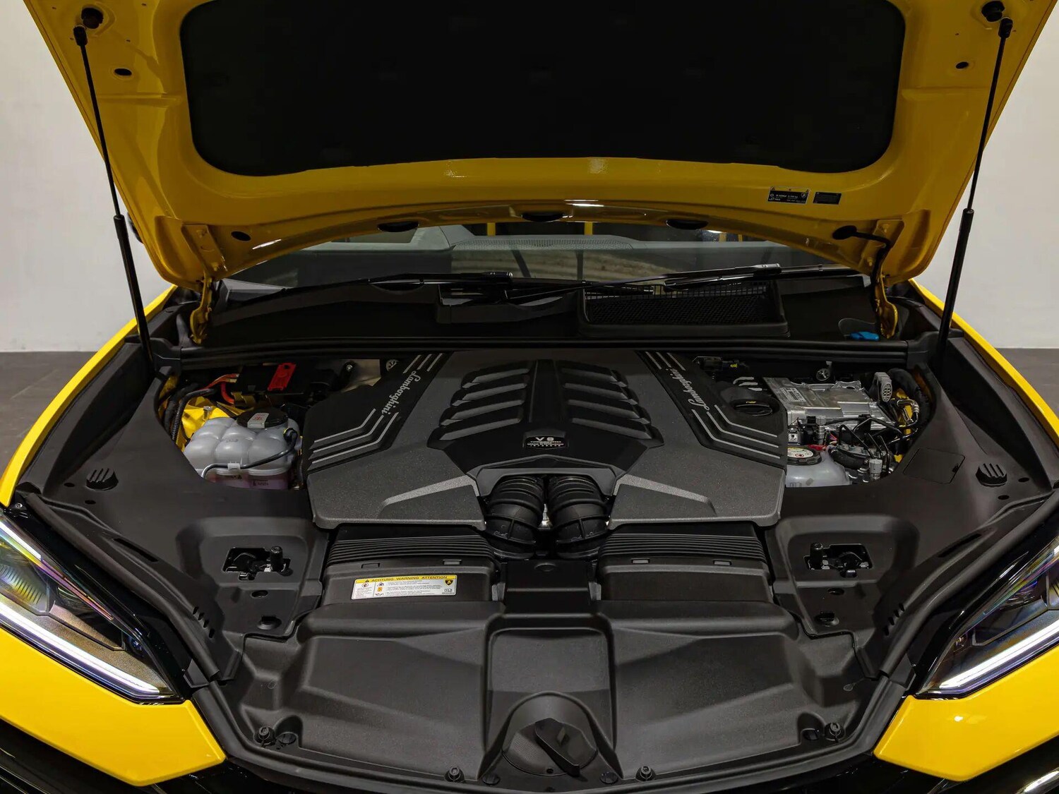 Used Lamborghini Urus 2025 for sale - 78100417: Photo 17