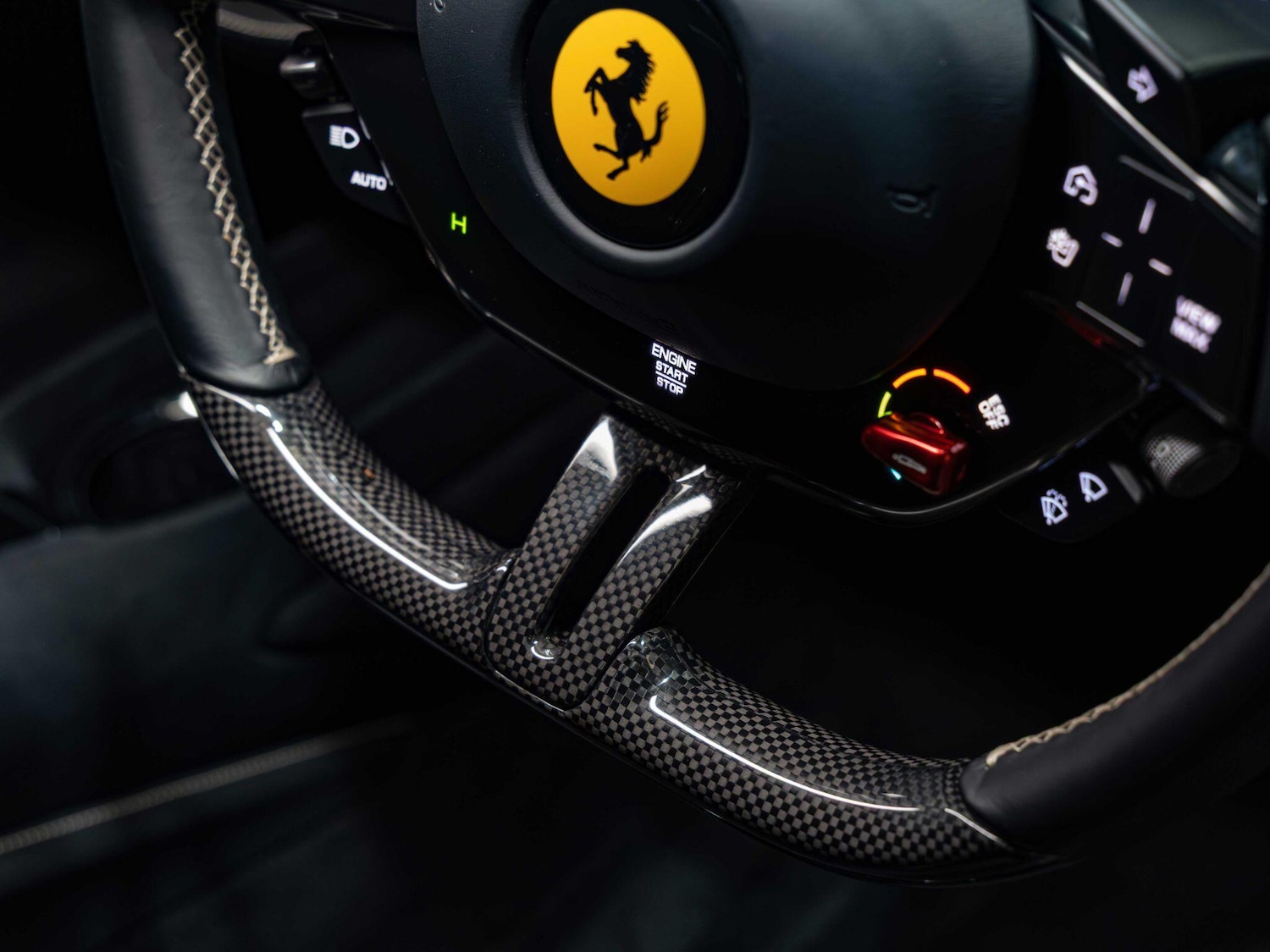 Used Ferrari SF90 Spider 2020 for sale - 76158446: Photo 13