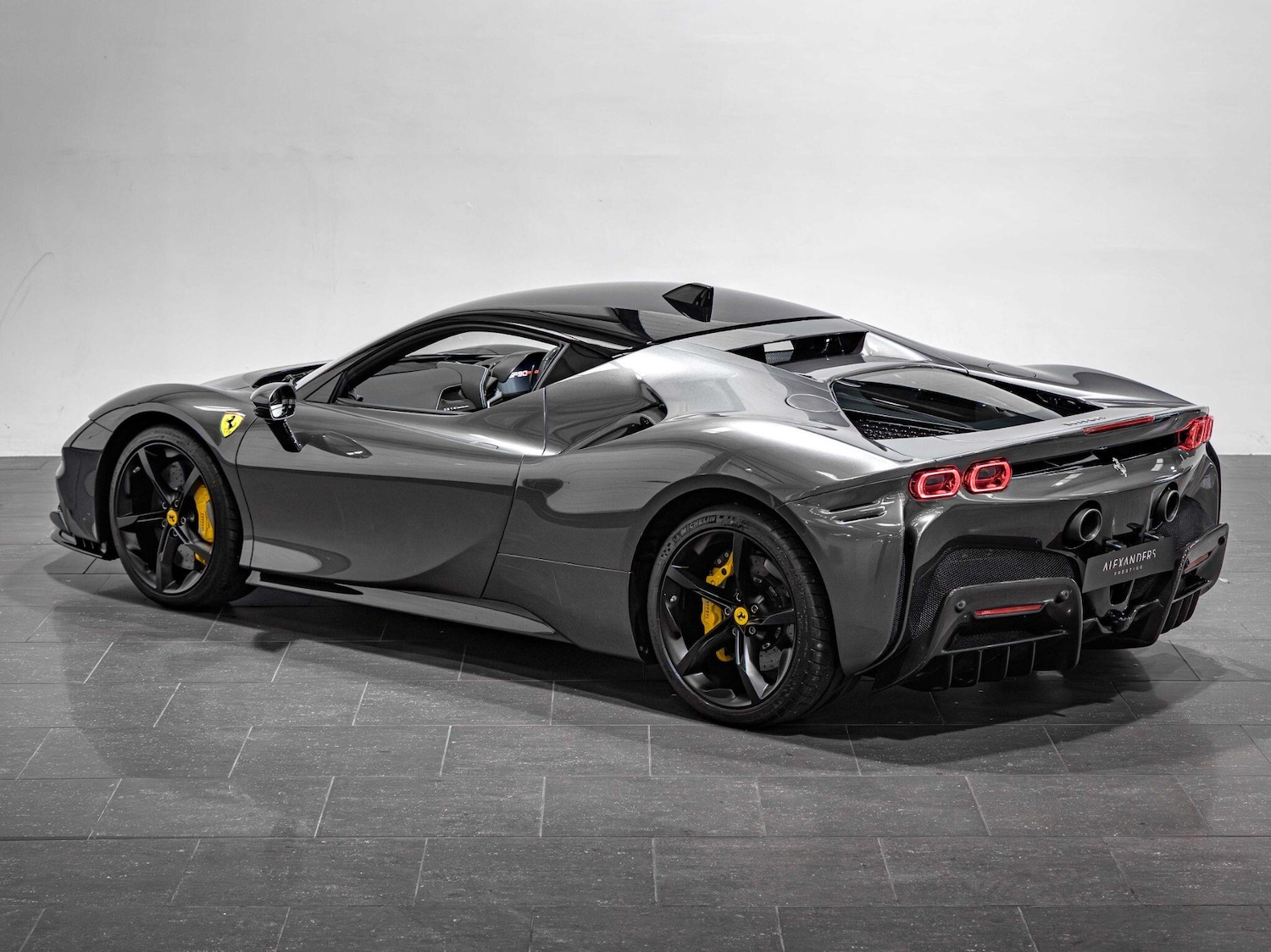 Used Ferrari SF90 Spider 2020 for sale - 76158446: Photo 6