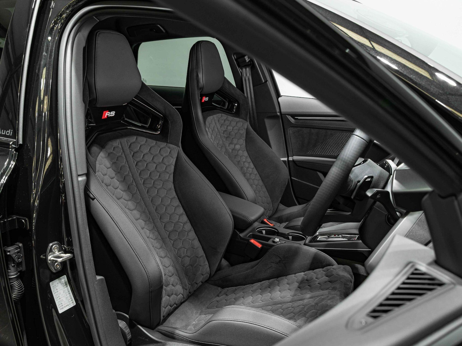 Used Audi RS3 2025 for sale - 76965020: Photo 2