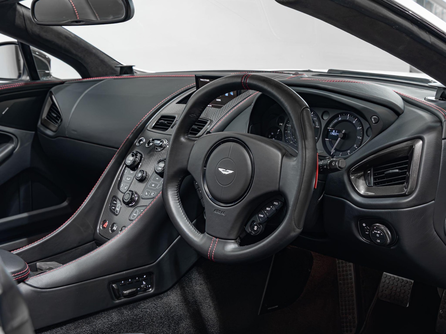 Used Aston Martin Vanquish 2015 for sale - 77441398: Photo 11