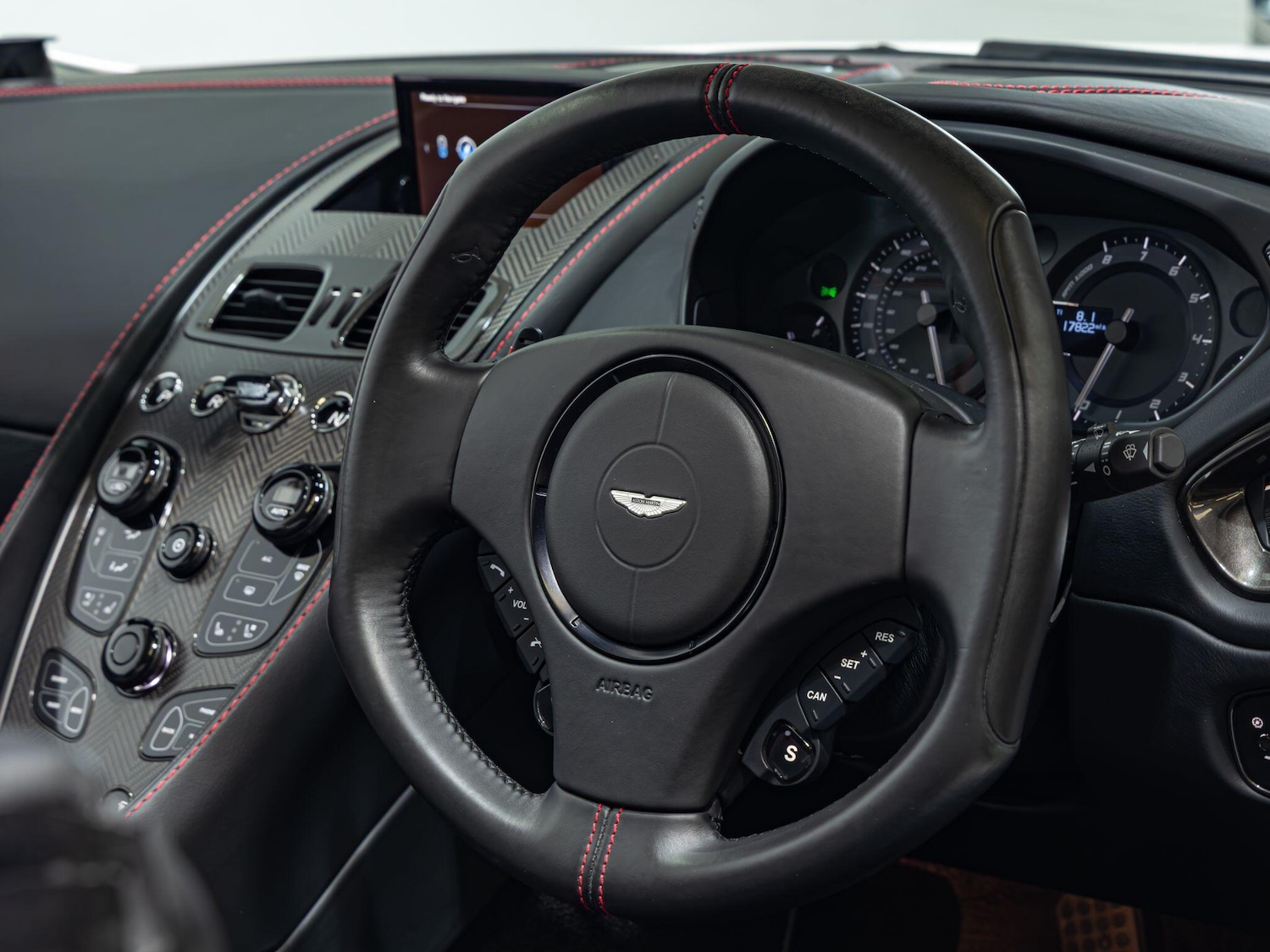 Used Aston Martin Vanquish 2015 for sale - 77441398: Photo 12