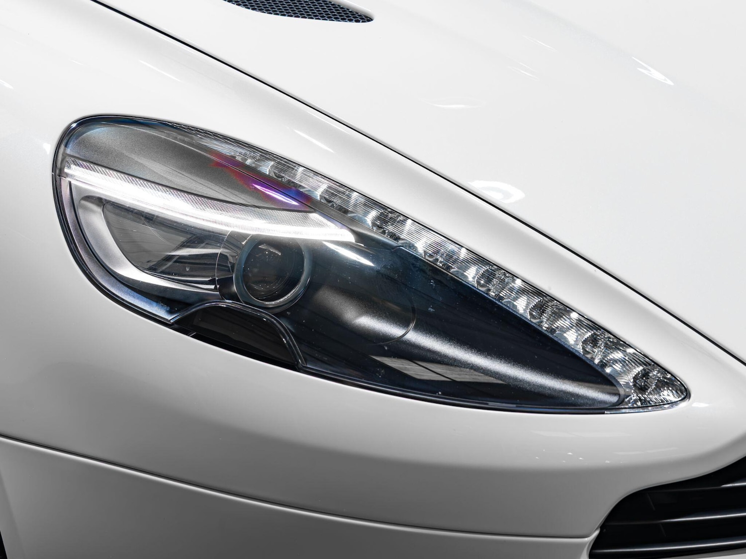 Used Aston Martin Vanquish 2015 for sale - 77441398: Photo 25