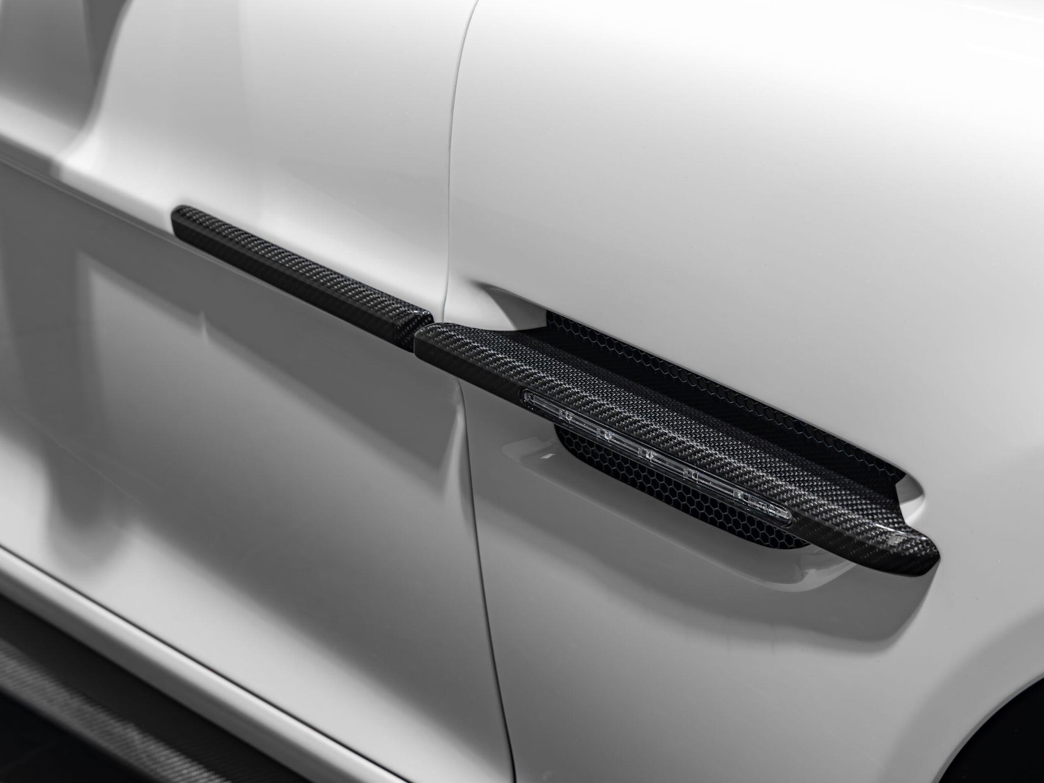 Used Aston Martin Vanquish 2015 for sale - 77441398: Photo 26