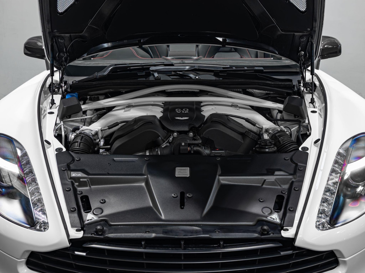 Used Aston Martin Vanquish 2015 for sale - 77441398: Photo 29