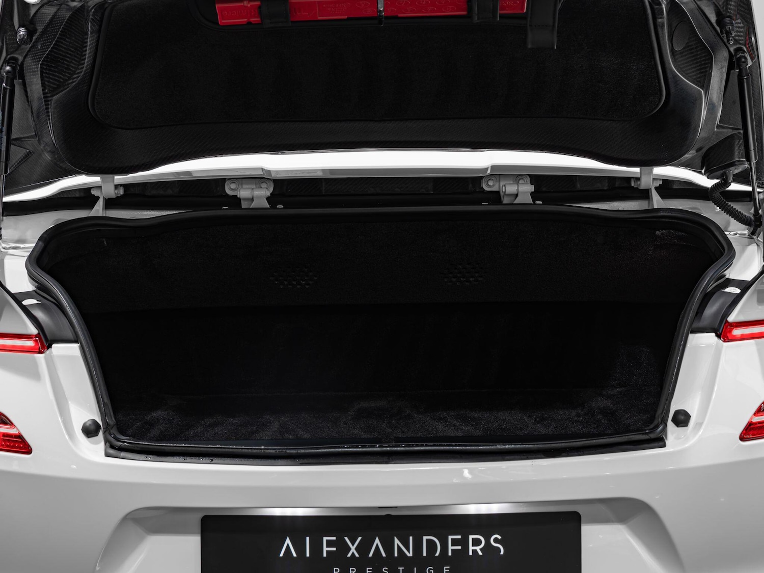 Used Aston Martin Vanquish 2015 for sale - 77441398: Photo 36