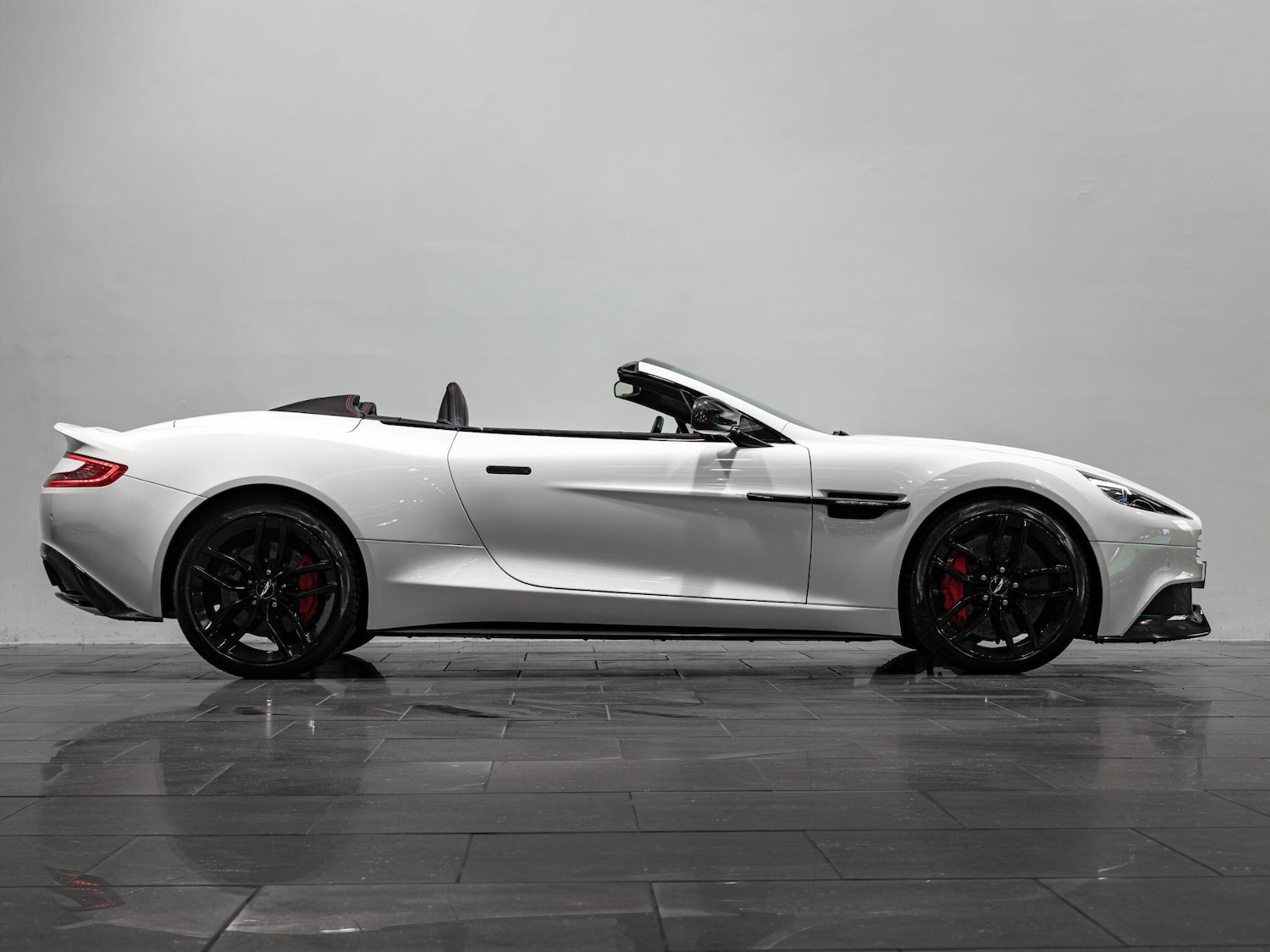 Used Aston Martin Vanquish 2015 for sale - 77441398: Photo 7