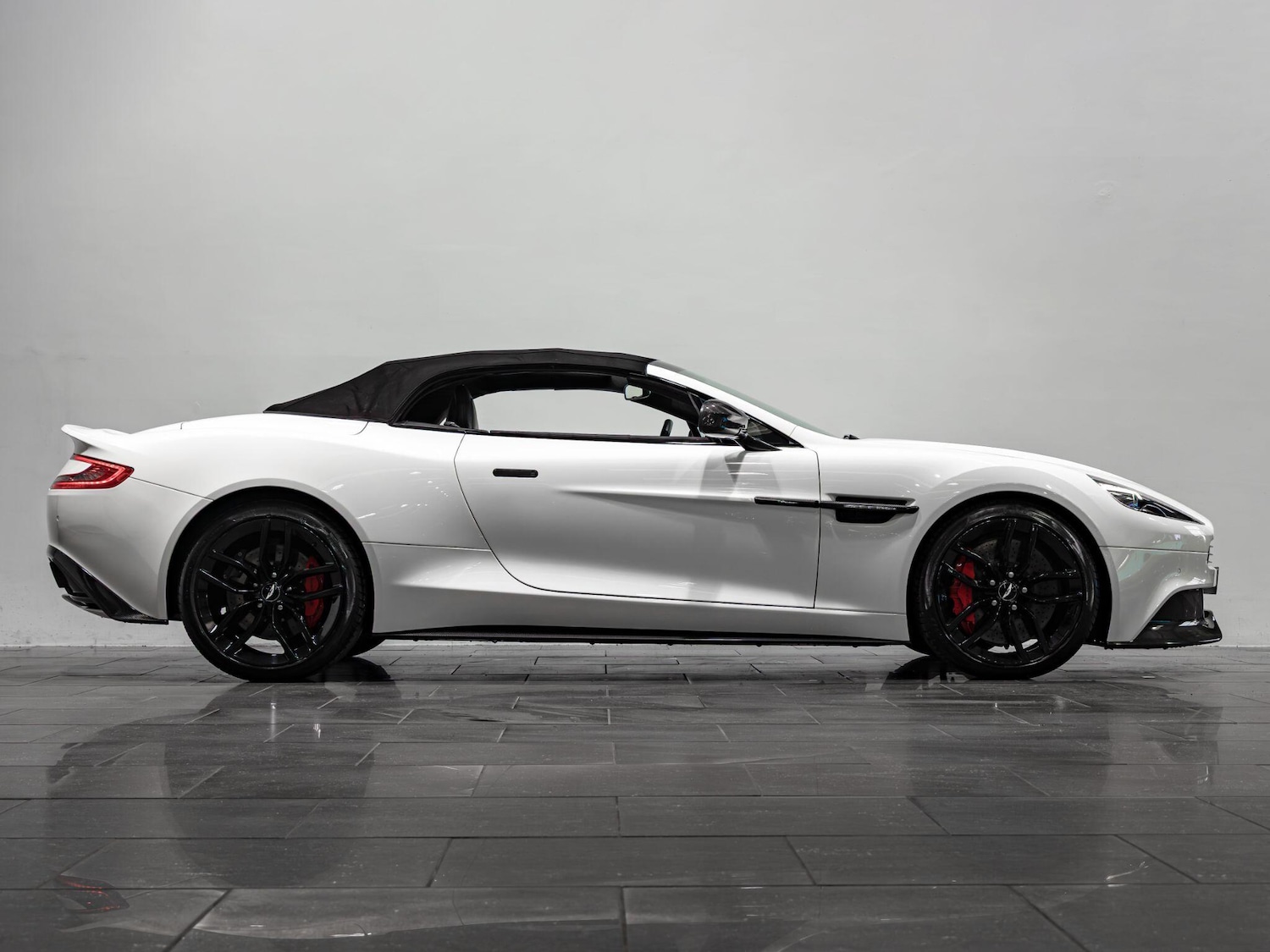 Used Aston Martin Vanquish 2015 for sale - 77441398: Photo 8