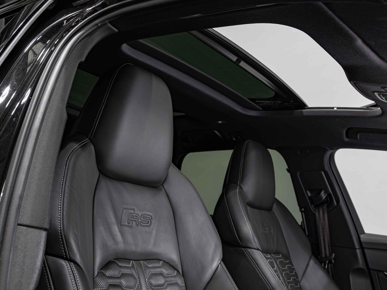 Used Audi RS6 2021 for sale - 77131068: Photo 2