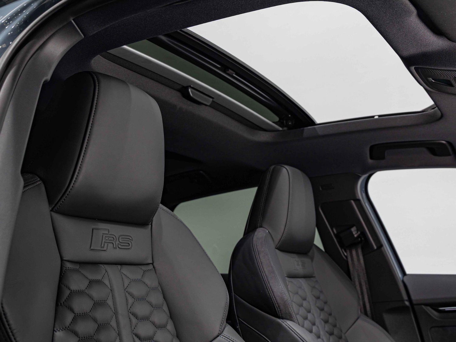 Used Audi RS3 2025 for sale - 76457196: Photo 3