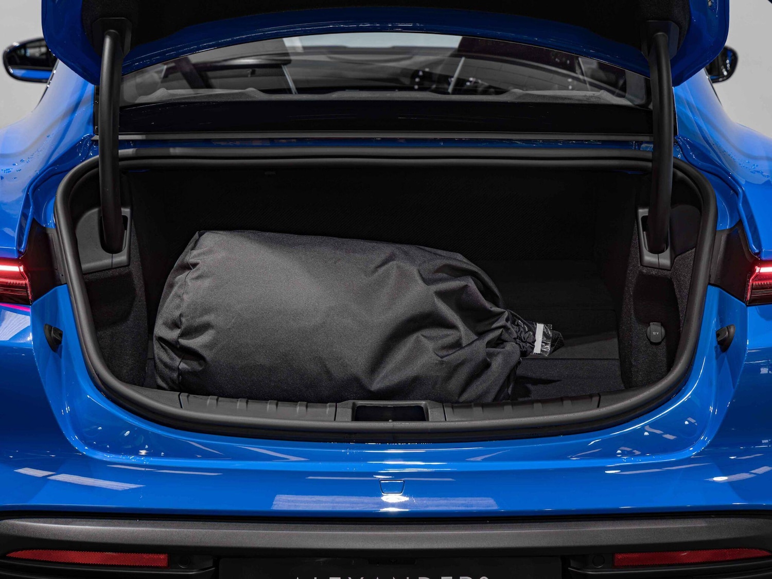 Used Porsche Taycan 2024 for sale - 76645925: Photo 32