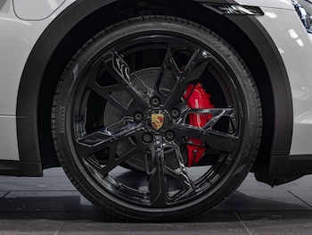 Used Porsche Taycan 2023 for sale - 76349042: Photo