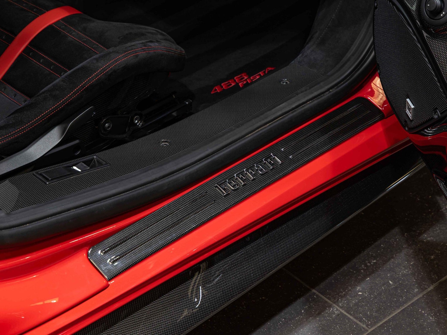 Used Ferrari 488 Pista 2019 for sale - 76348827: Photo 33