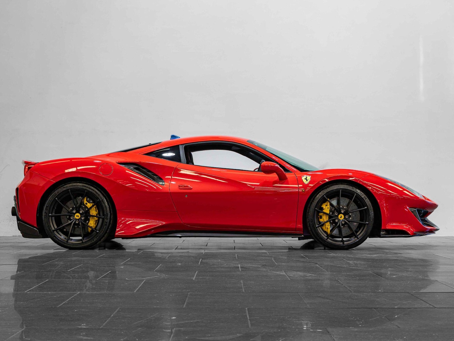Used Ferrari 488 Pista 2019 for sale - 76348827: Photo 6