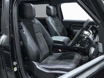 Used Land Rover Defender 90 2024 for sale - 77683260: Photo